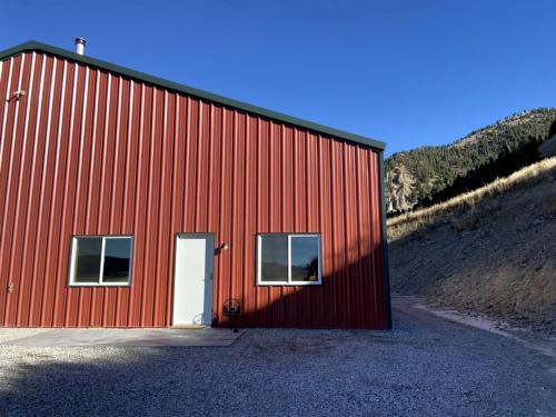 Unique Rustic Barn Retreat with Game Room near Yellowstone in Ennis, Montana