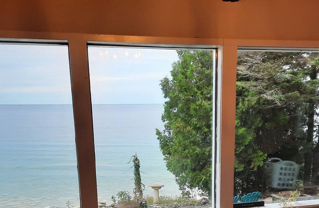 Unique stone cottage on Turquoise waters of the Bruce Pennisula