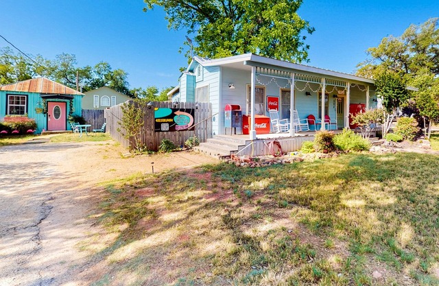 Unique themed home with full kitchen, central AC, & W/D