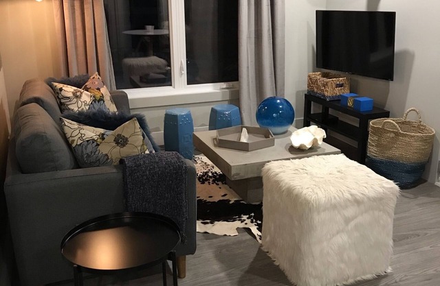 Unique to TREMBLANT-BIG STYLE!HOT TUB ...low rates-CITQ no. 303870
