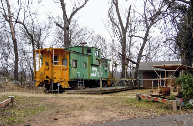 Unique Train Caboose Tiny House & event space. Antique shops & Norman close by