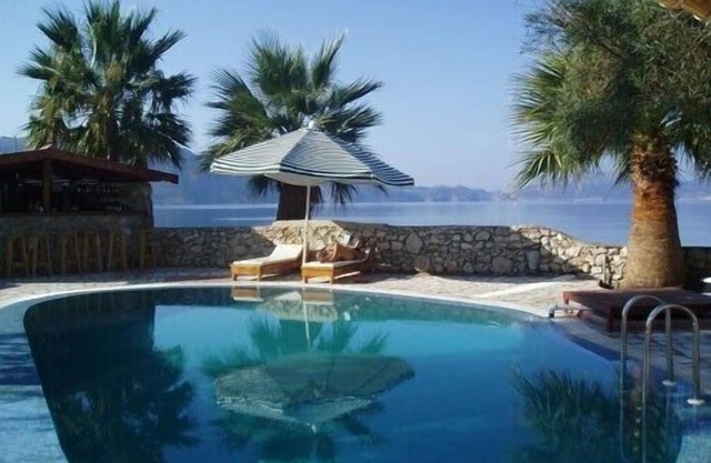Villa única para 12 personas con piscina, playa y embarcadero en pavo verdaderamente virgen.