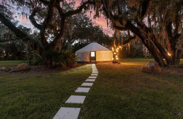Unique YURT w/ Hammock + Games + 21 mi to Disney!