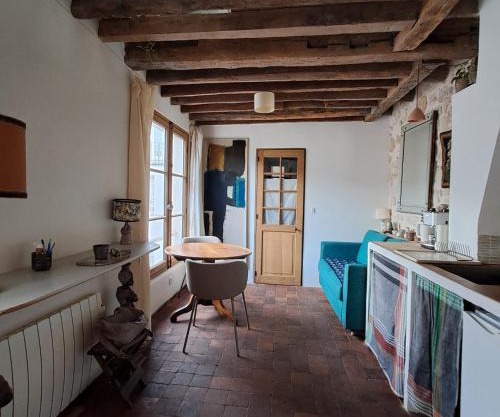Unit 019 Ile Saint Louis duplex cosy flat 3 pax