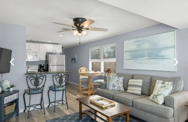 Unit 14: Deluxe Beach View Suite