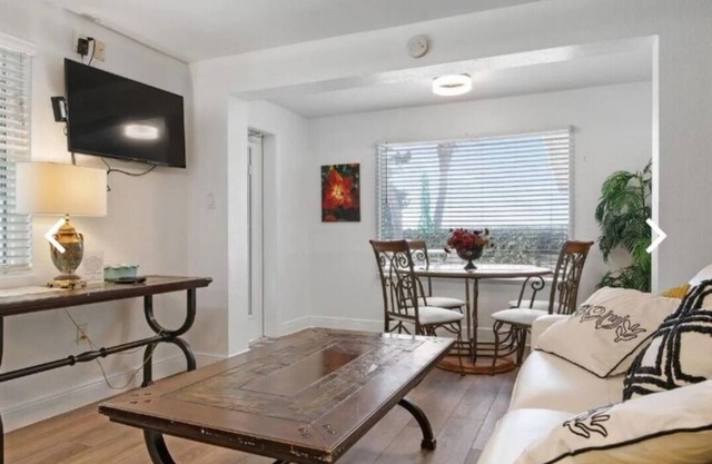 Unit 15: Deluxe Beach View Suite