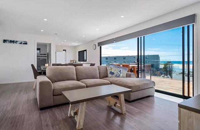 Unit 2 - Stunning Views - Scamander Lifestyle!