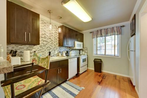 UNIT 2 - Walk to SFA Campus, Comfy, Children & Pet-Friendly Nacogdoches Condo