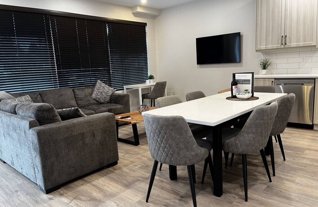 Unit 4 3bdrm Monthly available Oct-May