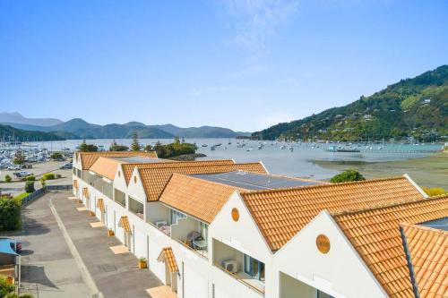 Unit 8 Waterfront Holiday Home