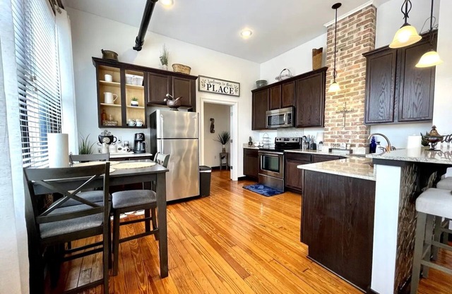 Unit A - 2-bedroom 2 bath condo in wonderful Downtown Hammond with AC, WiFi