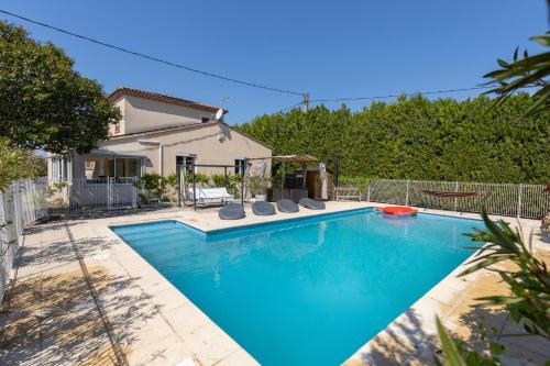 Universo private pool and large garden