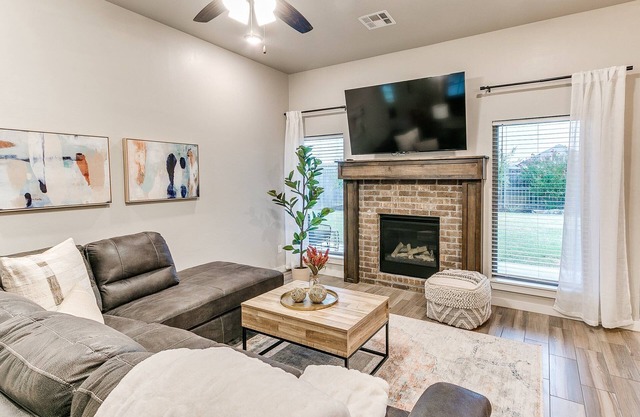 Unleash Your Family’s Next Adventure: Stunning 4 Bed in Yukon!