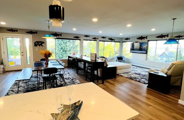 Unobstructed WATERFRONT views, downtown, trails!