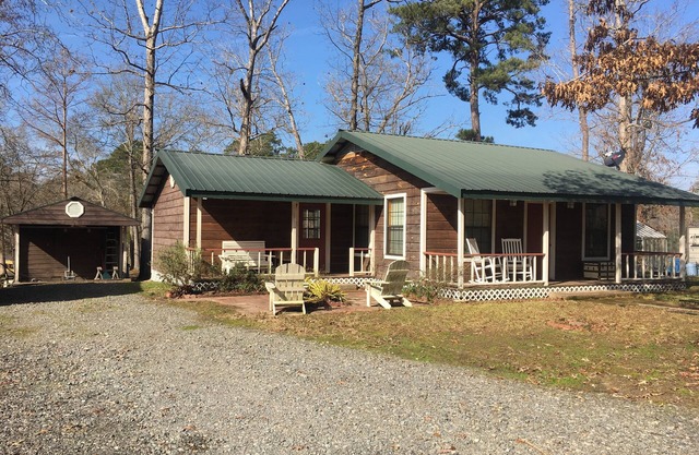 Desenchúfelo en The Cabin con familiares y amigos en Toledo Bend, cerca de la bahía de Huxley
