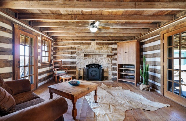 Unplug & RE-Charge, Charming Log Home on 55 acres Family Ranch w stunning views