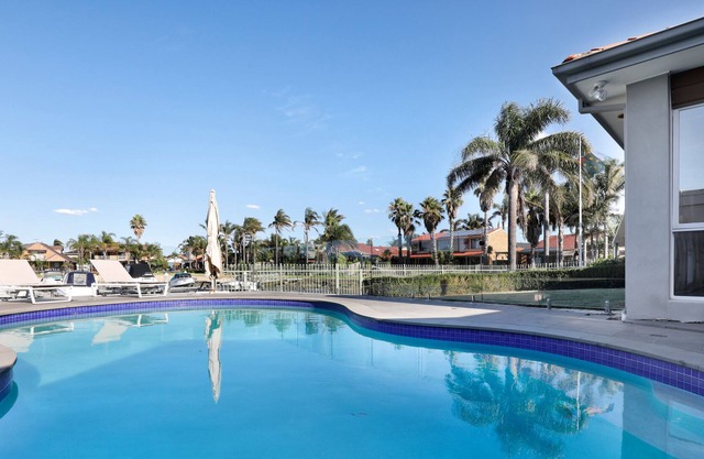 Unrivalled Family Entertainer on water