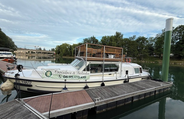 Charming boat on the Marne