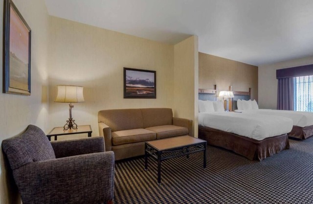 Unwind and Explore in Bryce Canyon! Free Breakfast, Outdoor Pool, Free Parking!