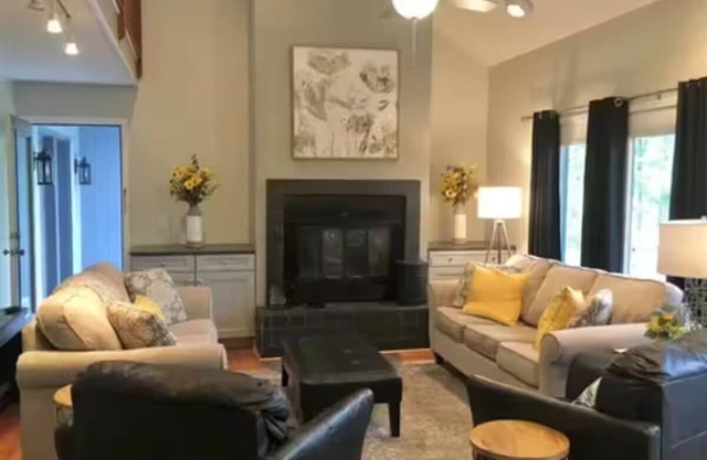 Unwind at Bear Pause, located right at Wintergreen Resort.