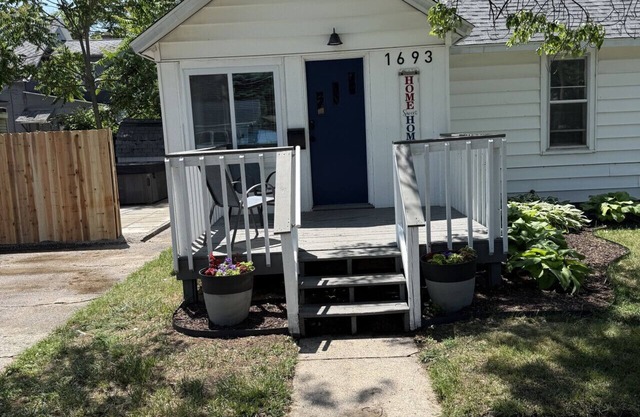 Unwind at Lakeside | Cozy Beach Town 2 BR, 1 BA