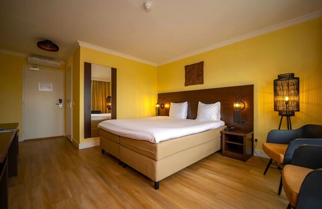Unwind by the Sea! Free Breakfast, Balcony, Steps to Beach!