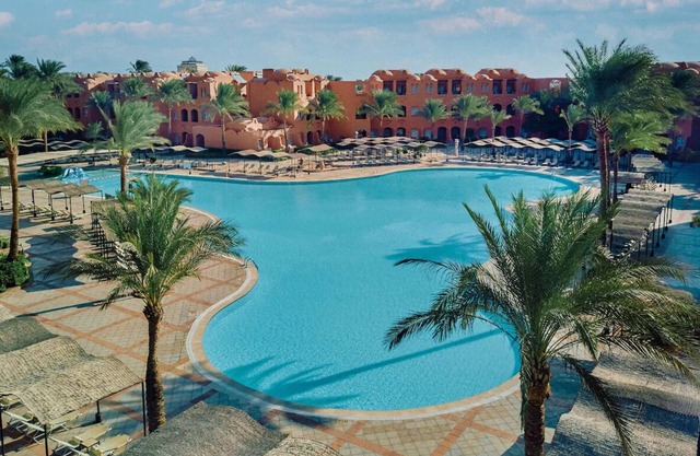 Unwind in a Comfortable Room with Pool and Easy Beach Access Nearby