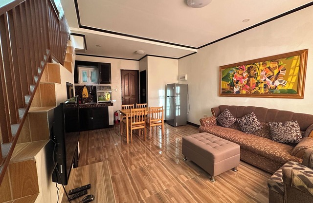 Santa Rita Serenity: Relaxing Town House Getaway