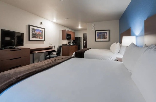Unwind in Luxury: Elegant Room for Relaxation | Full Kitchen | Free Parking