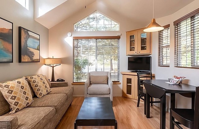 Unwind in Napa's Beauty! 4 Spacious Units, Free Parking, Outdoor Swimming Pool!