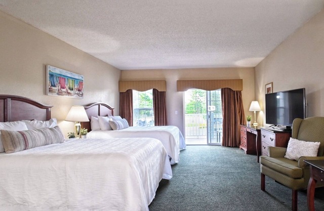 Unwind in Serene Quaint Room Near Outdoor Activities with Indoor Pool