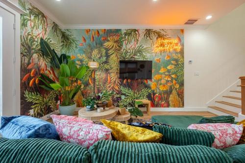 Unwind in Tropical Jungle with King Beds, Yoga, Games