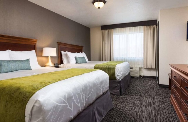 Unwind, Relax, Repeat! Free Breakfast, Indoor Pool, Free Shuttle, Pets Allowed!