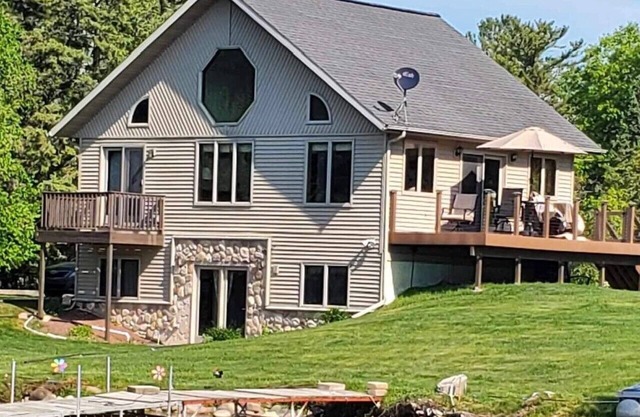 UP Lake Home with access to 3 lakes - fish, swim, relax!