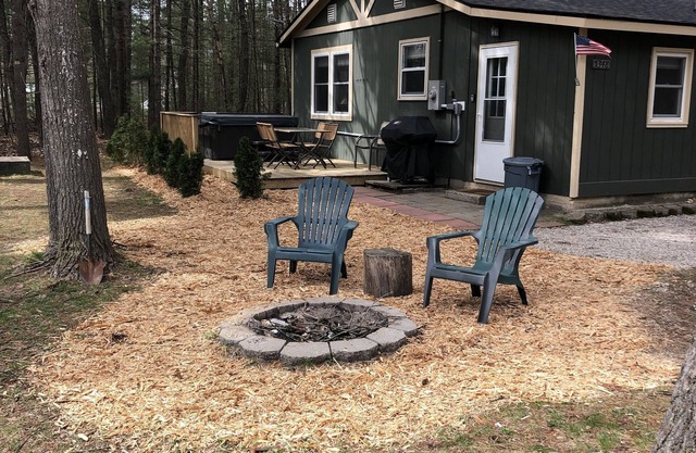 Cozy Up North Getaway w/Hot Tub & Fire-pit, close to Hiking Skiing Snowmobiling!