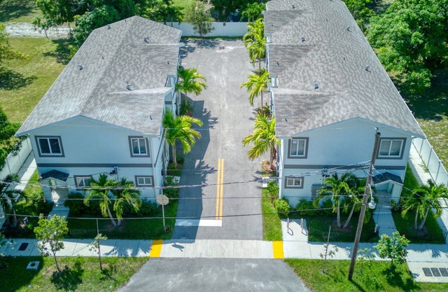 Up to 30 Guests in 3 Identical Brand New Townhomes in Downtown Fort Lauderdale