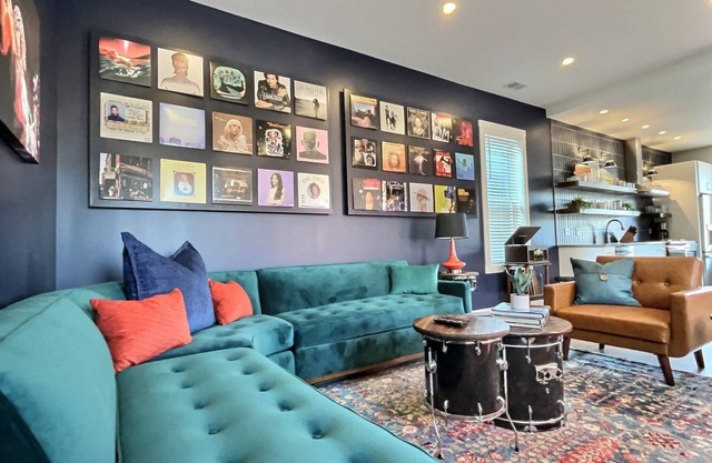 Upbeat Suite @ Bungalou + Bourbon Bar + Gameyard