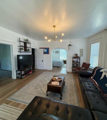 Updated 2 bedroom close to downtown and university