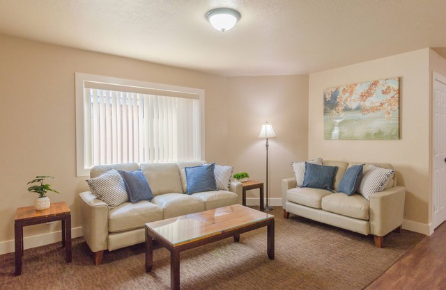 Updated 2-bedroom condo with pool