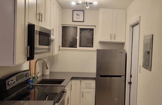 Updated 2bd house in quiet neighborhood