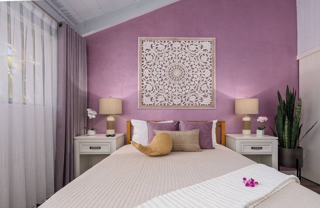 Updated 2BR w/ King Bed, AC, Lanai, Pool, Hot Tub, Golf Course.