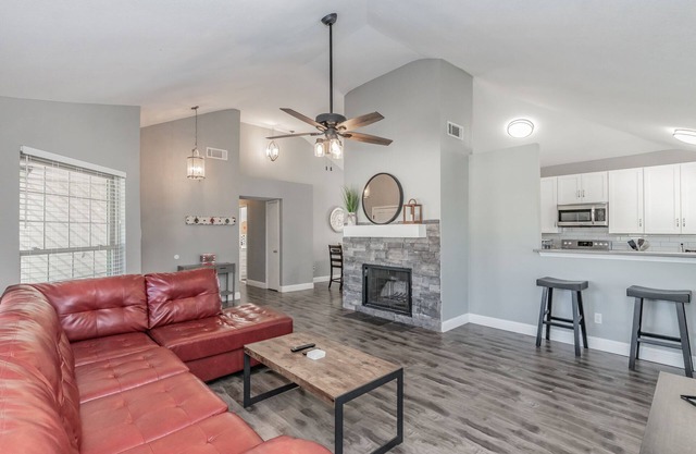 Updated 3/2 in a quiet neighborhood close to dining and shops