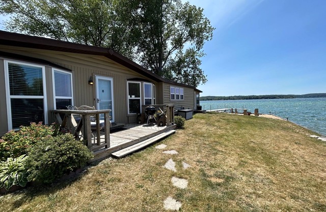 Actualizado 3 dormitorios; 2 baños en casa en Portage Lake! Duerme 12!