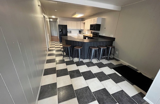 Updated apartment on Main Street! Easy access to bars, restaurants, & shopping!
