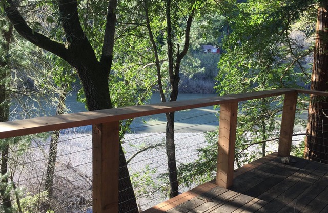 Cabaña actualizada, justo en Russian River, vistas increíbles y ubicación!