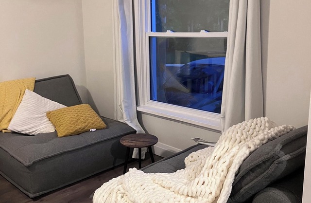 Updated Century home close to Beach & Downtown