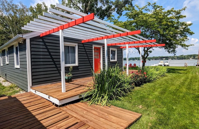 Updated cottage with a huge deck, yard, fire pit & pontoon boat in the summer