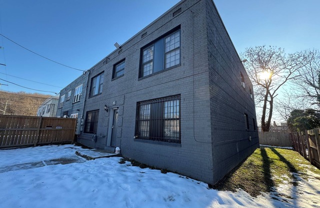 Updated Cozy 2BR Apartment in DC