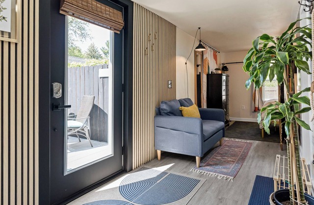 Updated, Dog Friendly Guest Suite - Central Location!
