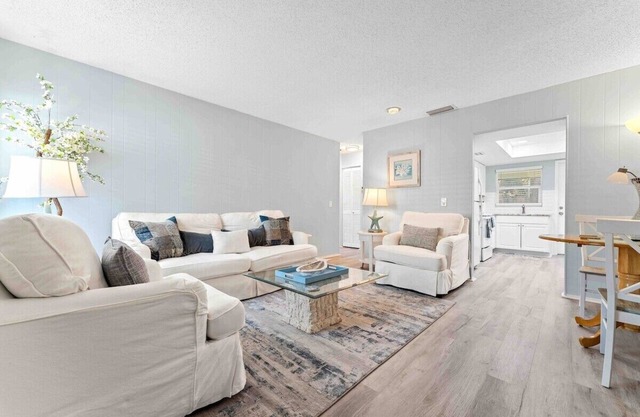Updated Downtown Sarasota Villa, 2b/2b